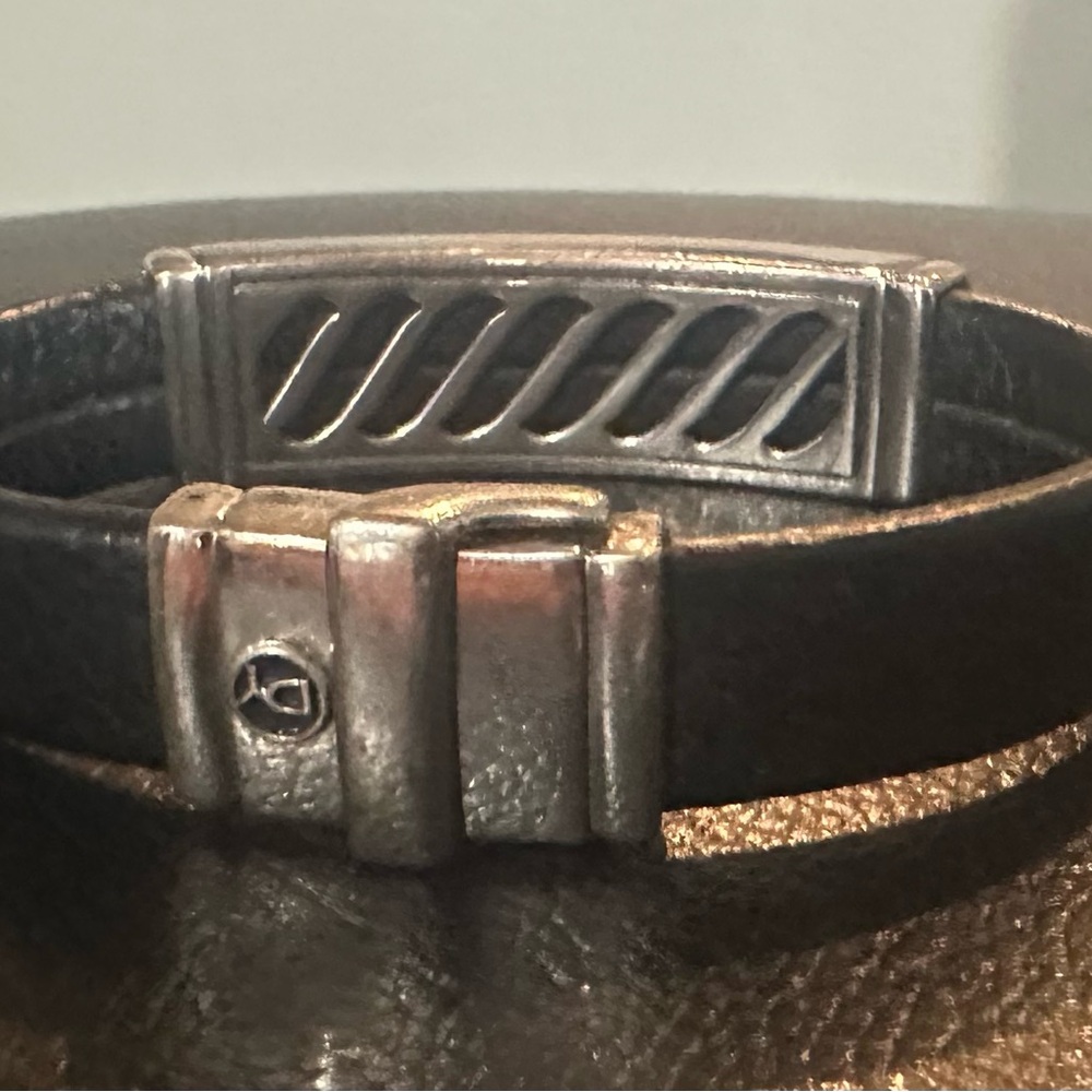 David Yurman Men's Leather Bracelet with Sterling Silver Clasp (Unisex)
